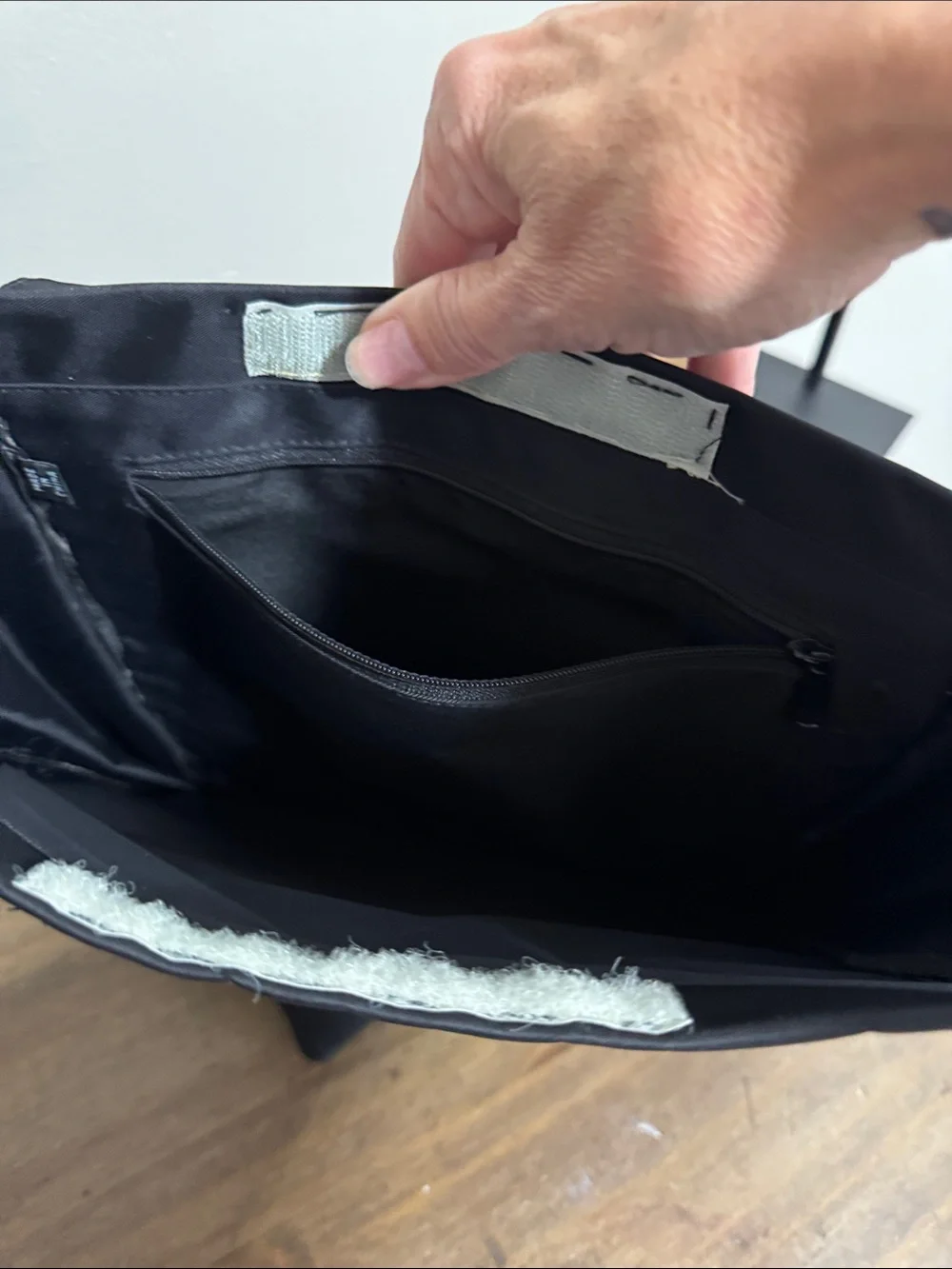 GUESS messengerBag Black Utility Shoulder Bag